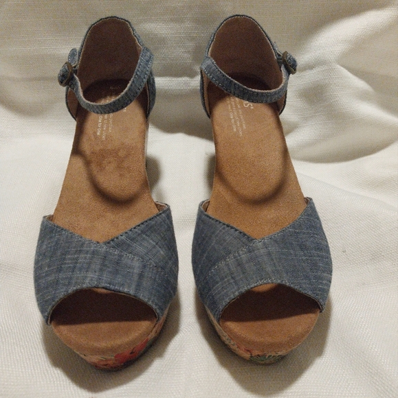 Toms Floral and Blue Chambray Platform Wedge Ankle Strap Sandals - Picture 2 of 10